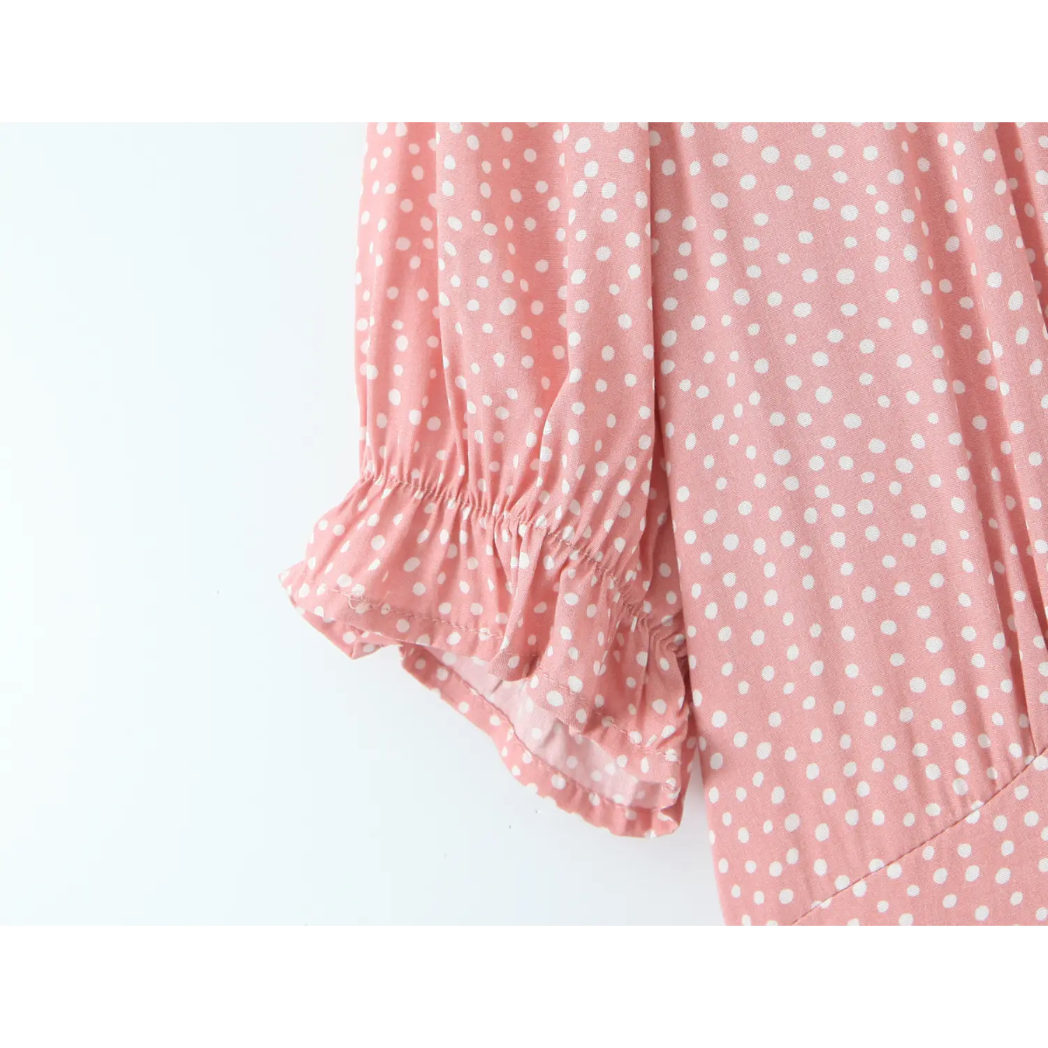 Short ruffle puff sleeve cuff macro close-up, sleeve natural gathering double ruffle cuff smooth shoulder sleeve seam craft shot