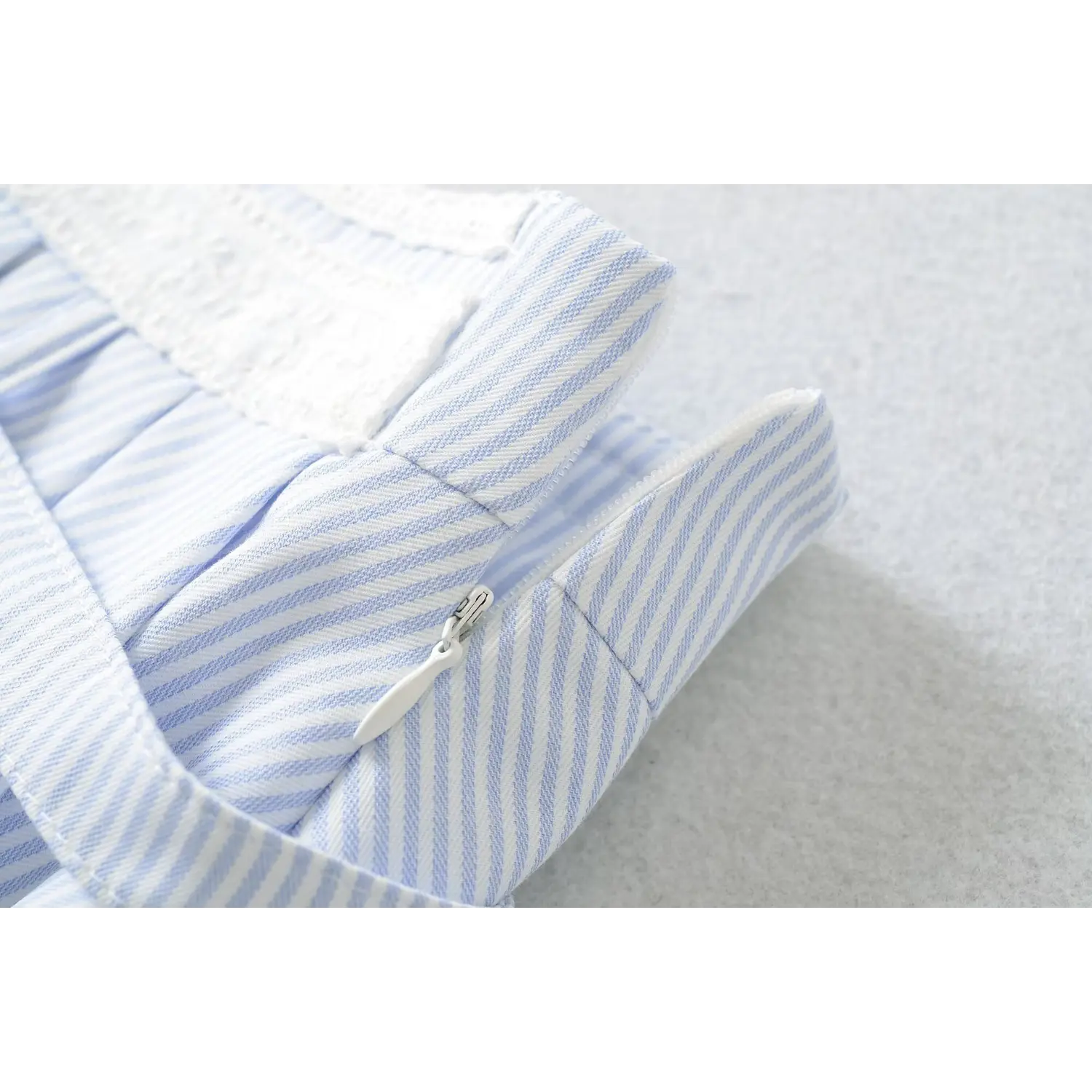 Side white teardrop pull invisible zipper stripe skirt macro close-up, matching fabric binding smooth slide easy wear inner stitching craft shot