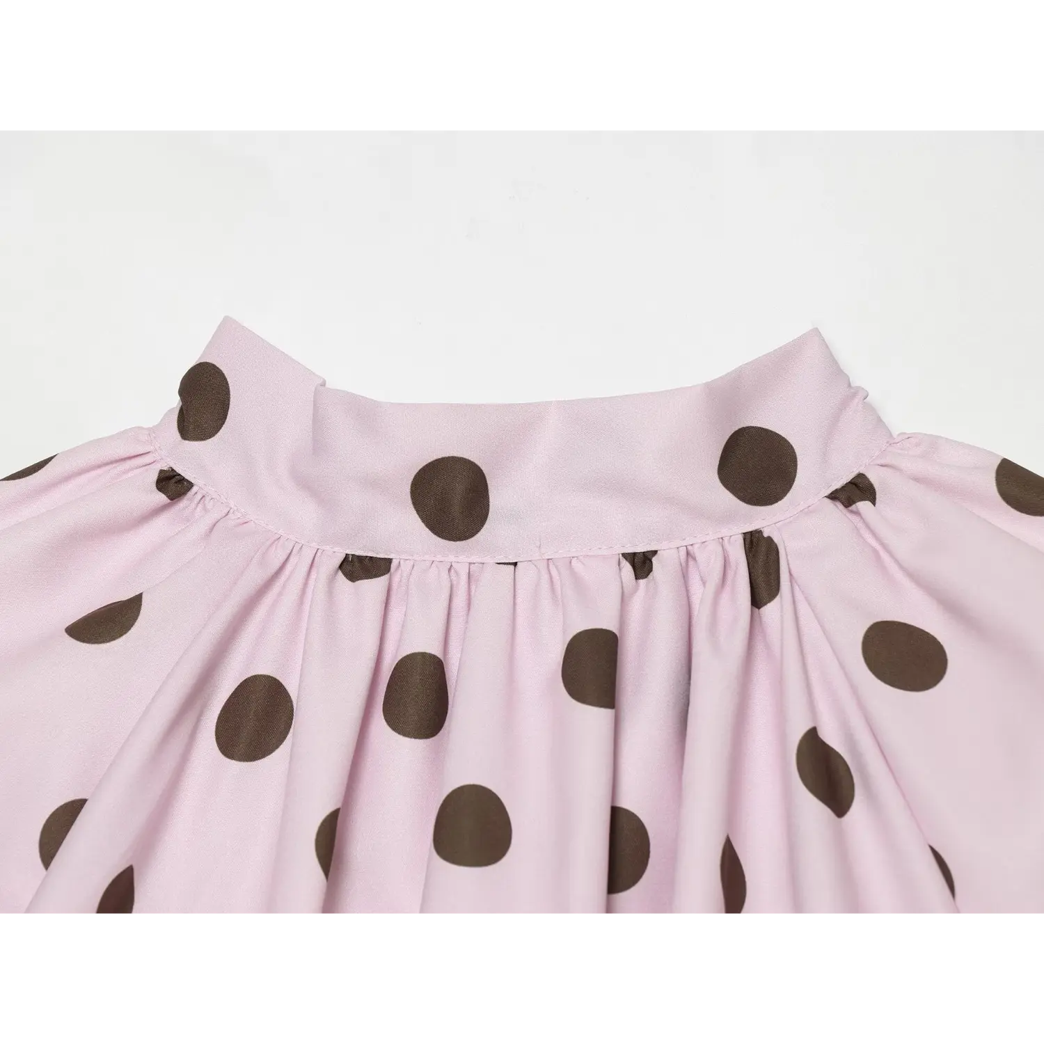 Collar partial close-up, stand collar stitching, neck shirring structure, polka dot print layout