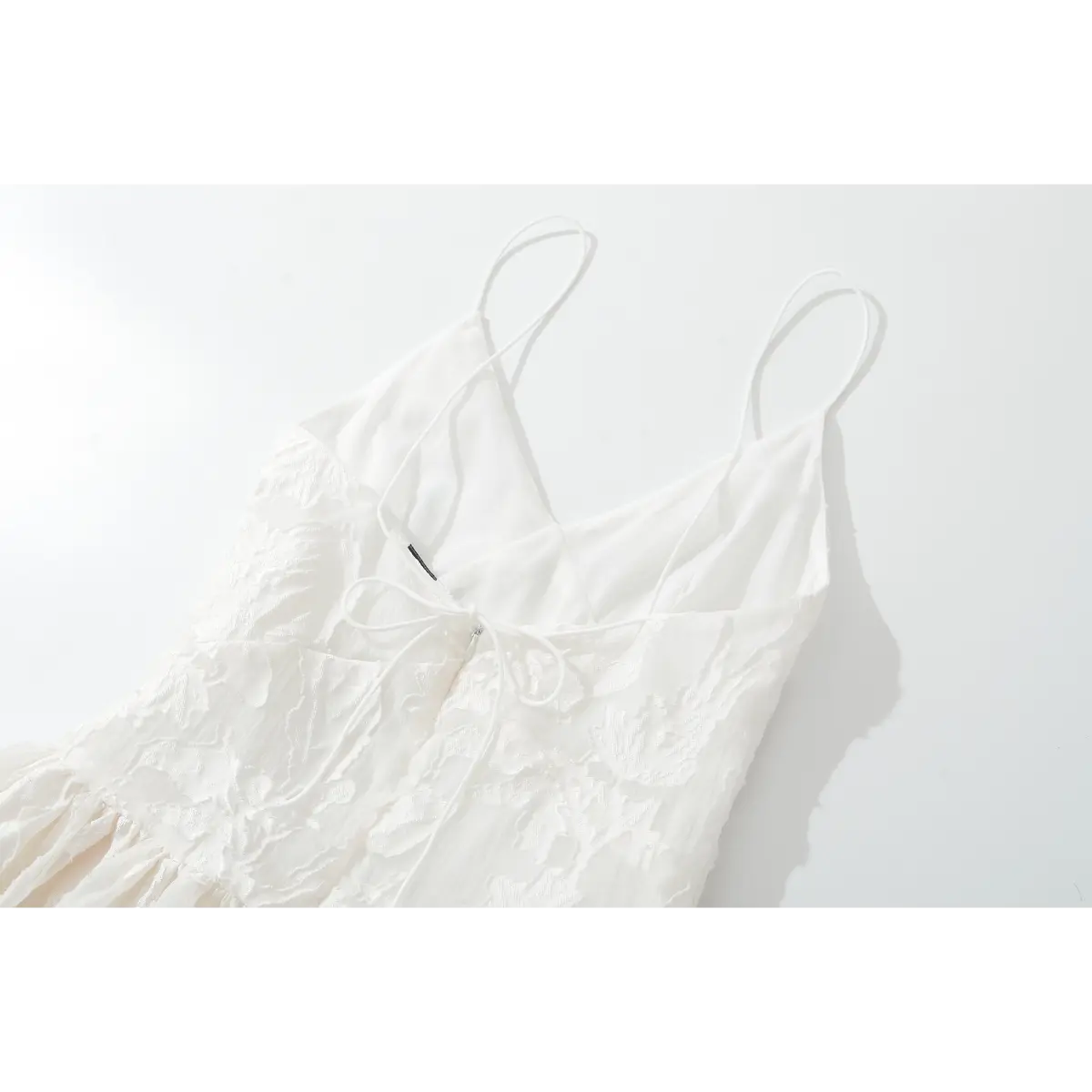 Inner lining & thin strap detail at V back cami dress