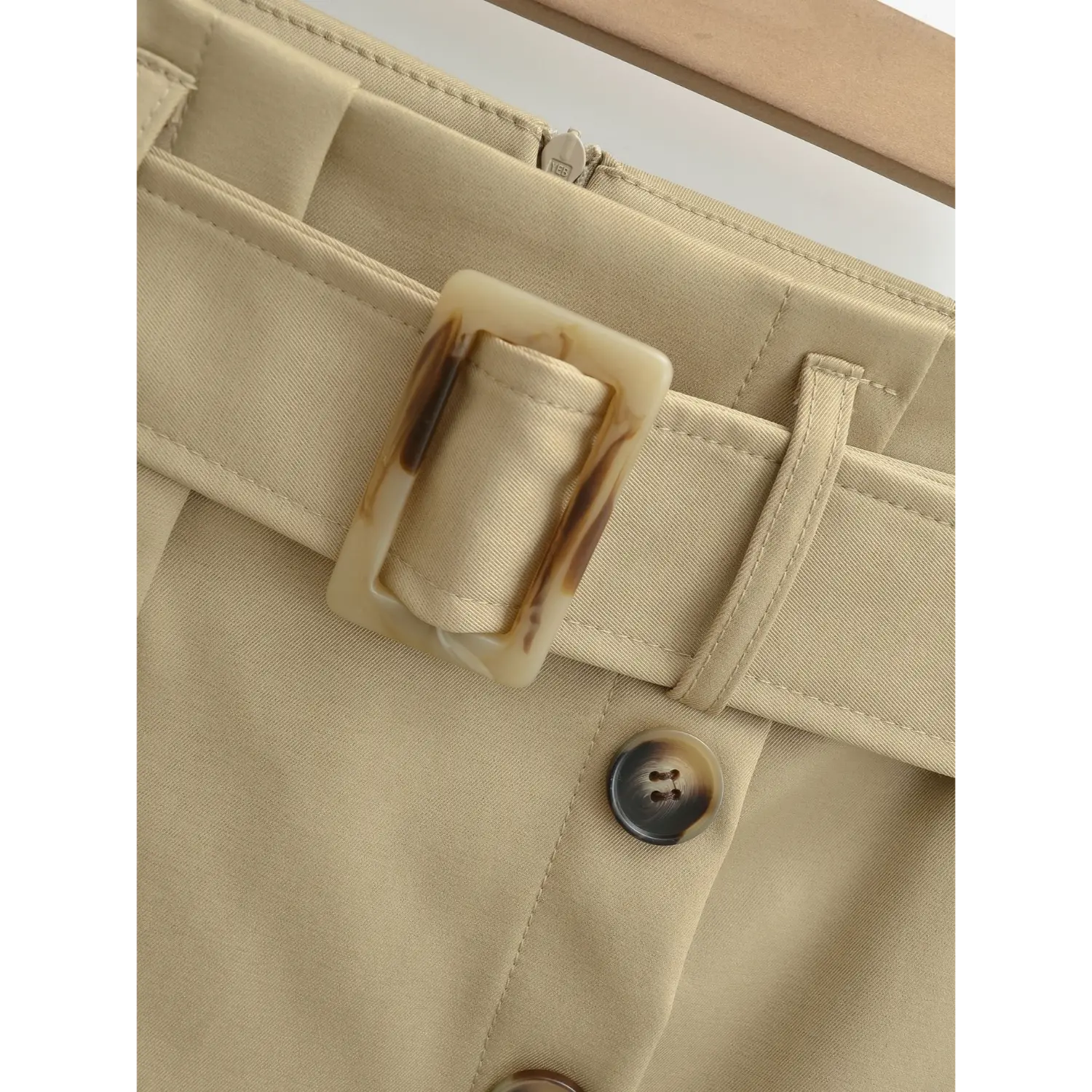Tortoise square belt buckle macro flat close-up, inner invisible zipper reinforced belt loops double line binding waist wrinkle-resistant suit twill craft detail shot