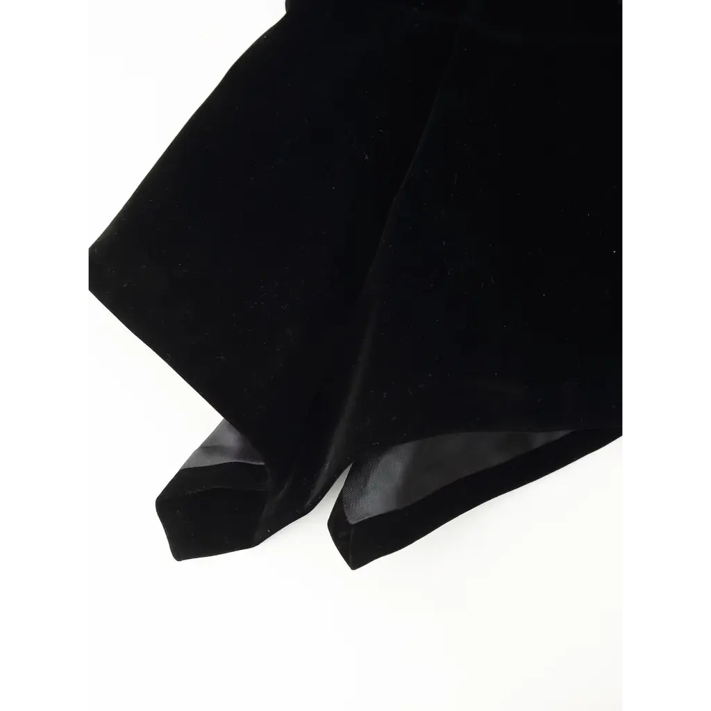 Close-up of asymmetric handkerchief hem and lining
