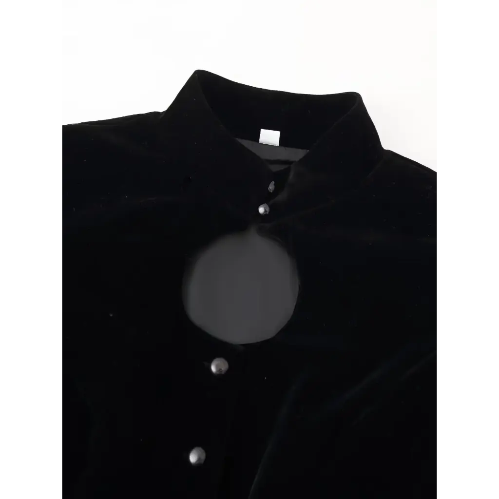 Close-up of stand collar, keyhole cutout and buttons