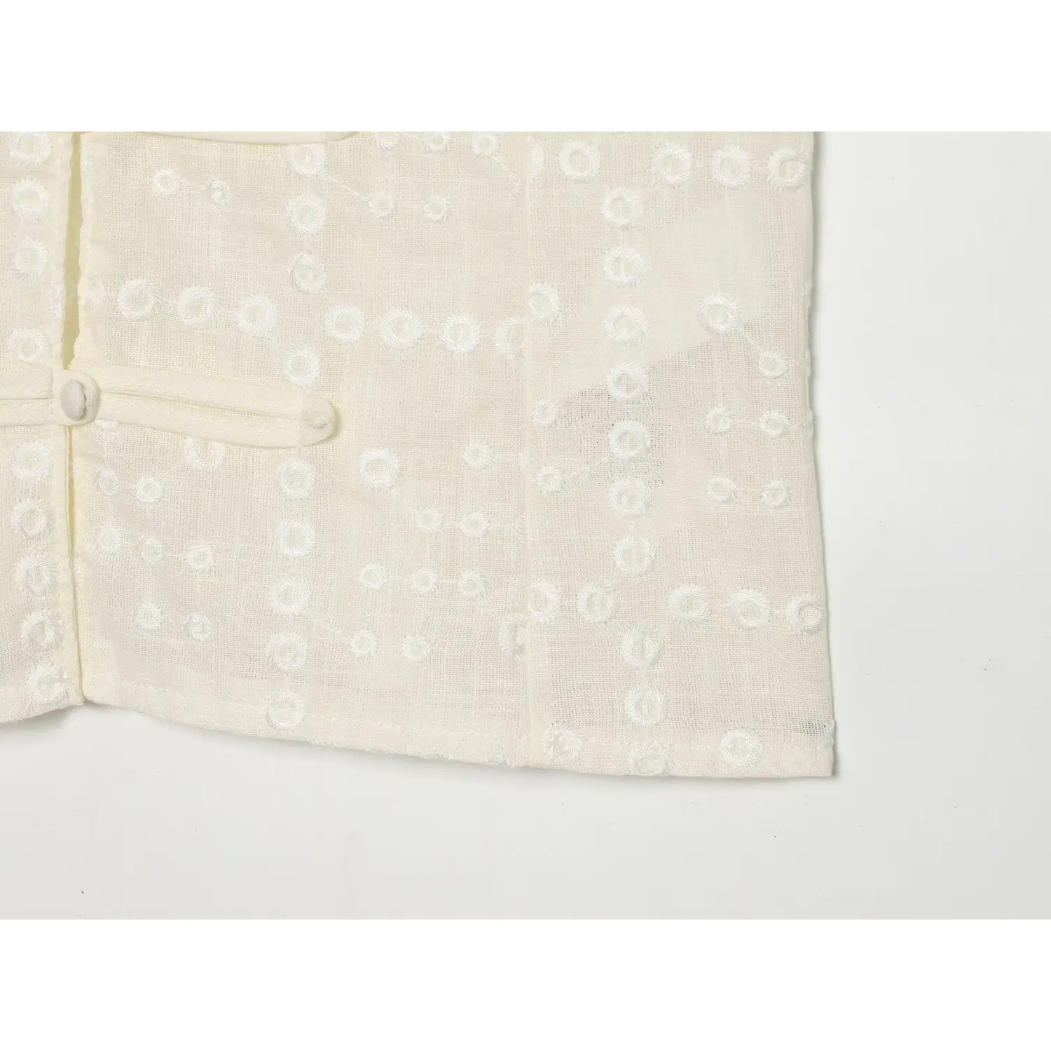 Vest hem flat shot, straight cropped length neat hem serging full cutout embroidery slim waist silhouette display
