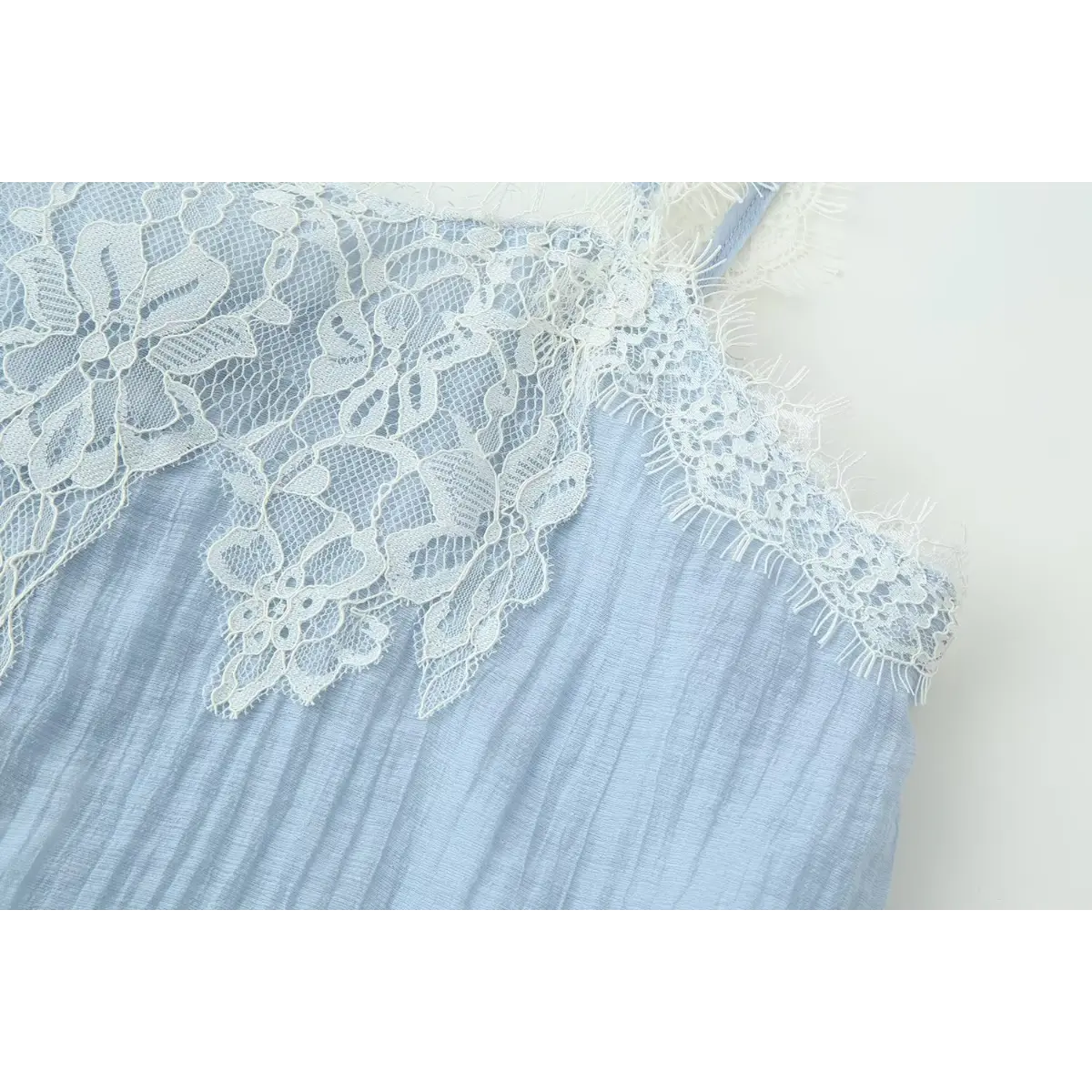 Classic vintage flower lace pattern, delicate and full of feminine charm.