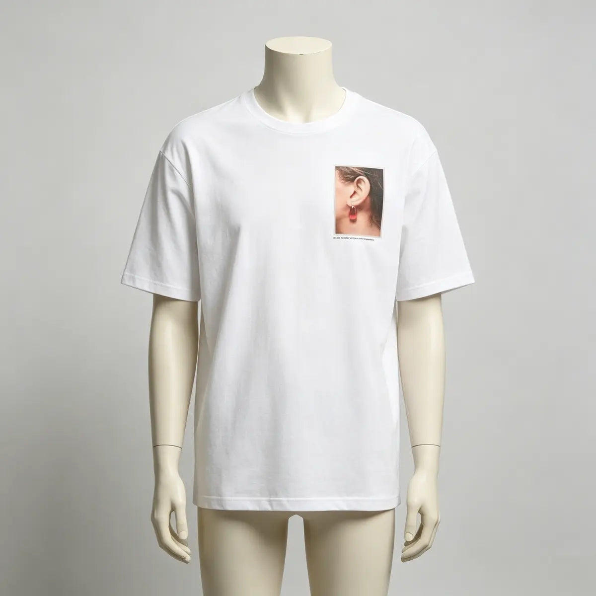 Daily street casual basic tee with italian summer red drop earring portrait print