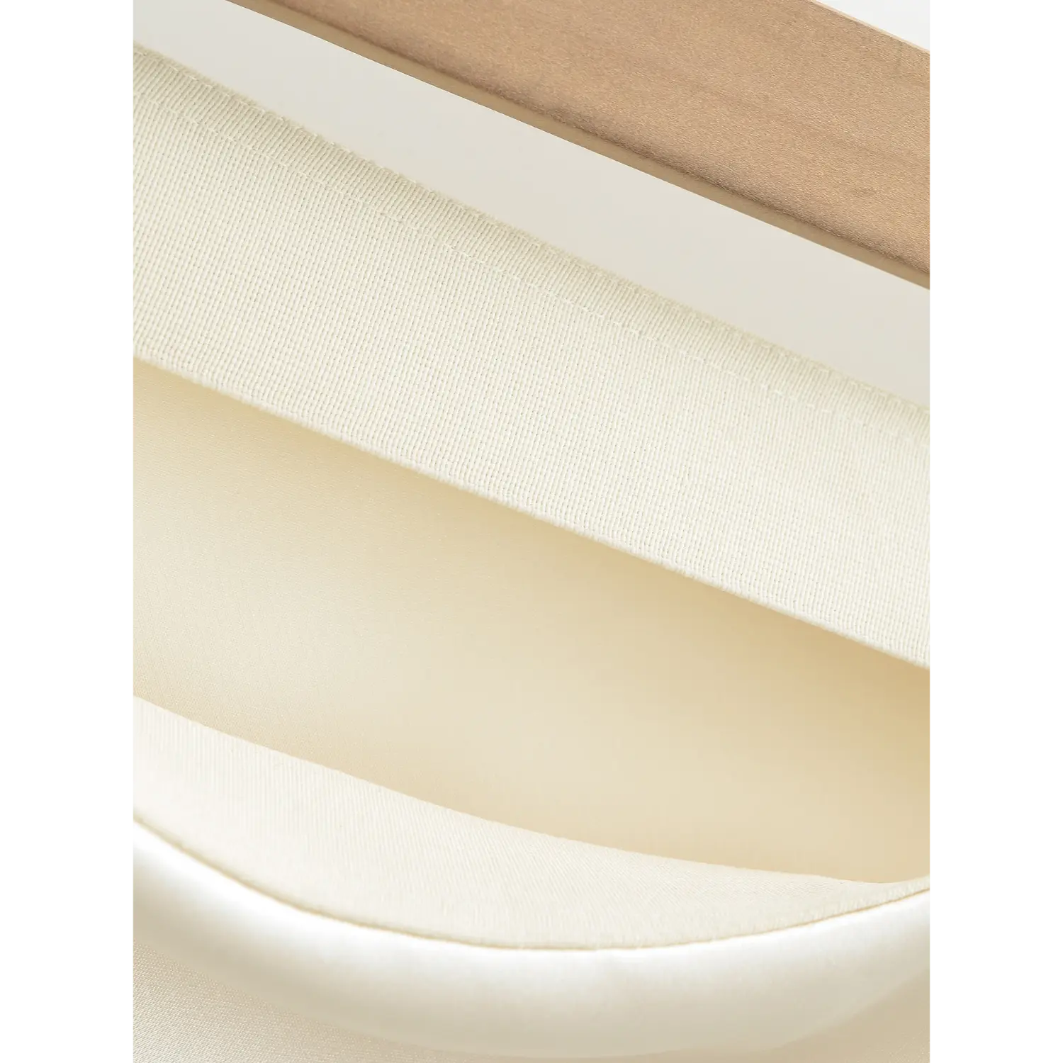 Waistband inner binding macro close-up, wide smooth inner lining fine serging skin-friendly comfortable waist craft shot