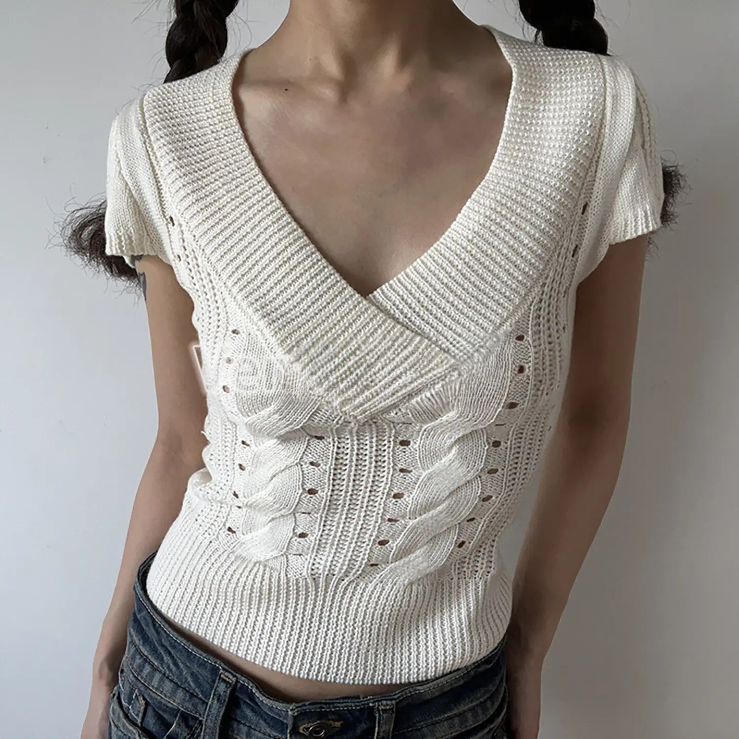White deep v neck cable knit cropped short sleeve top, slim stretch rib hem casual women knitwear front shot