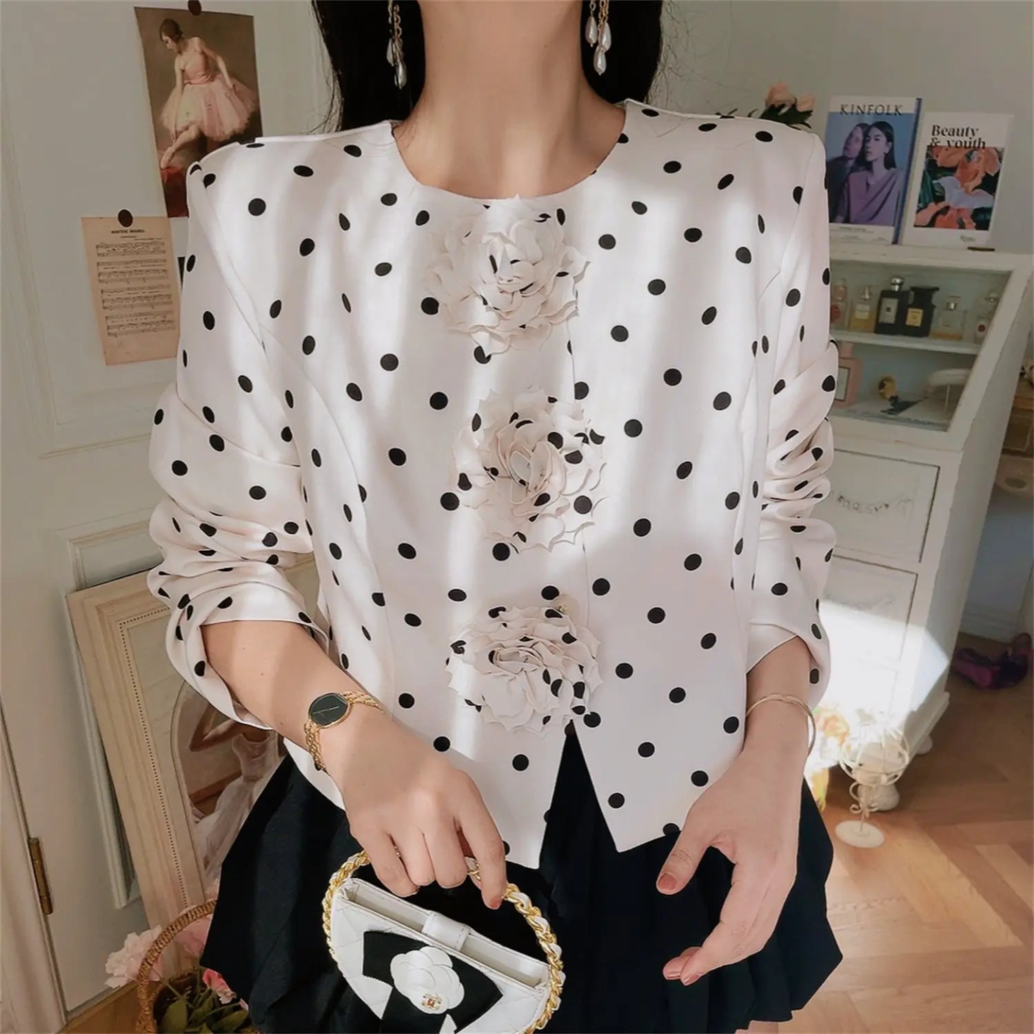 Model close-up photo, white polka dot cropped blazer decorated with handmade fabric roses, casual fashion outfit