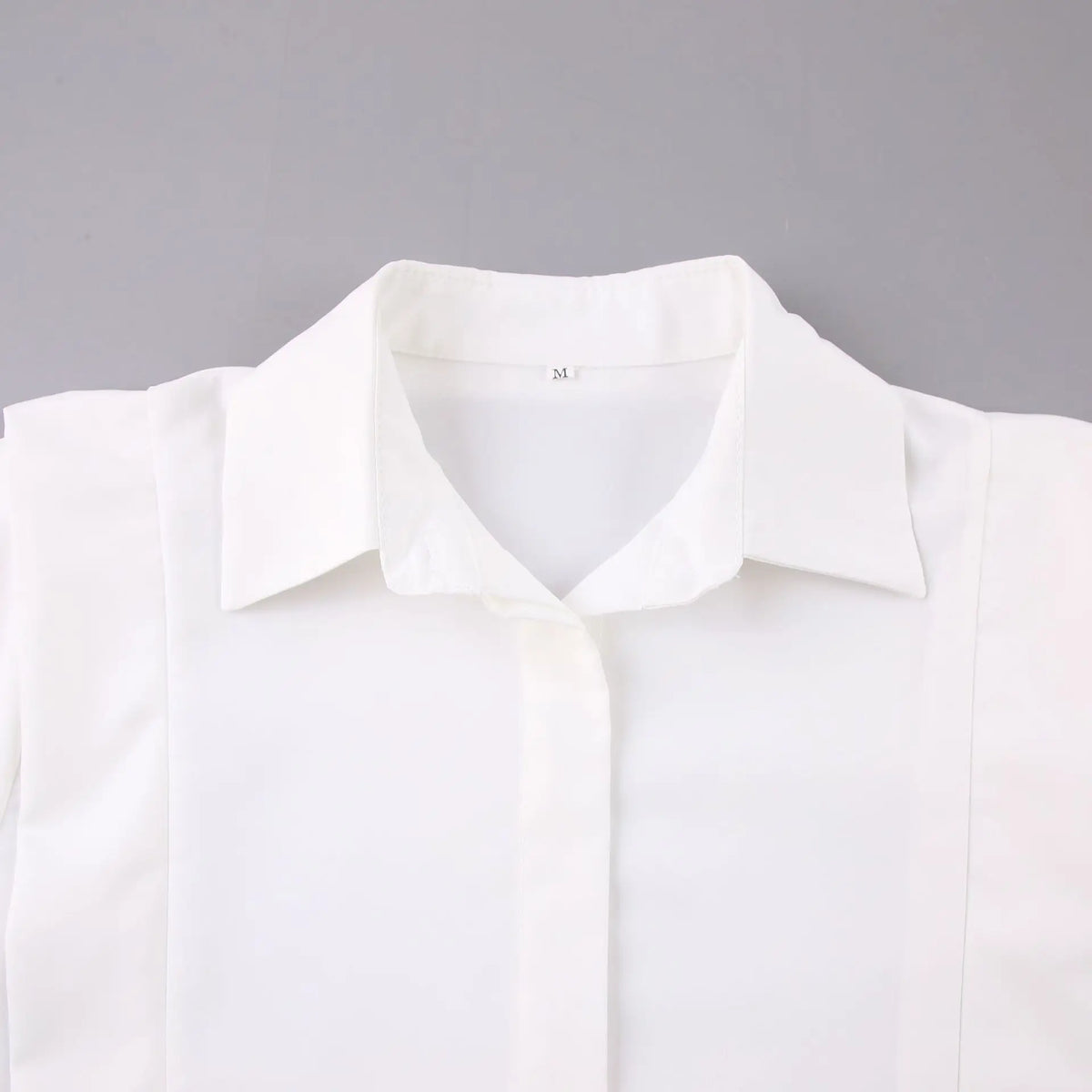 Close-up of pointed collar