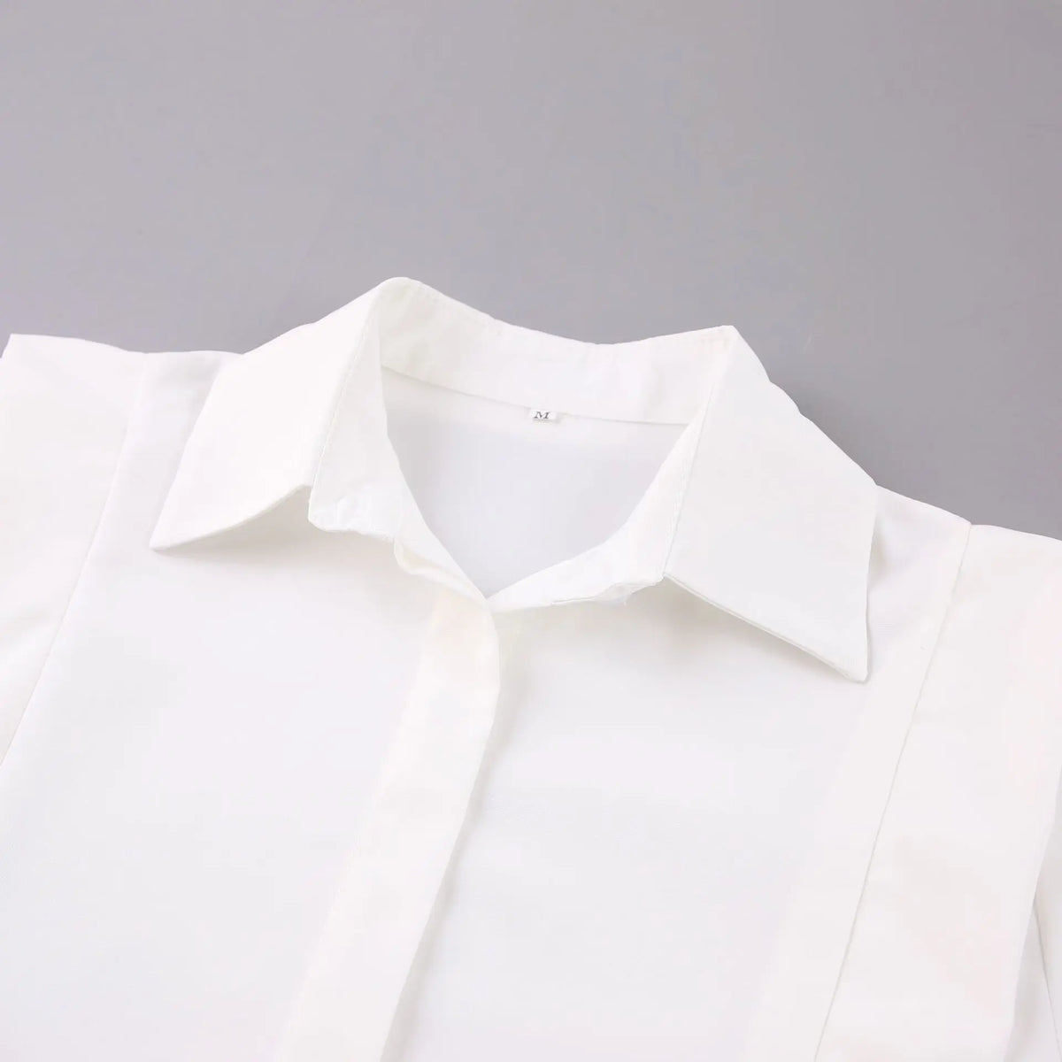 Close-up of collar and neckline