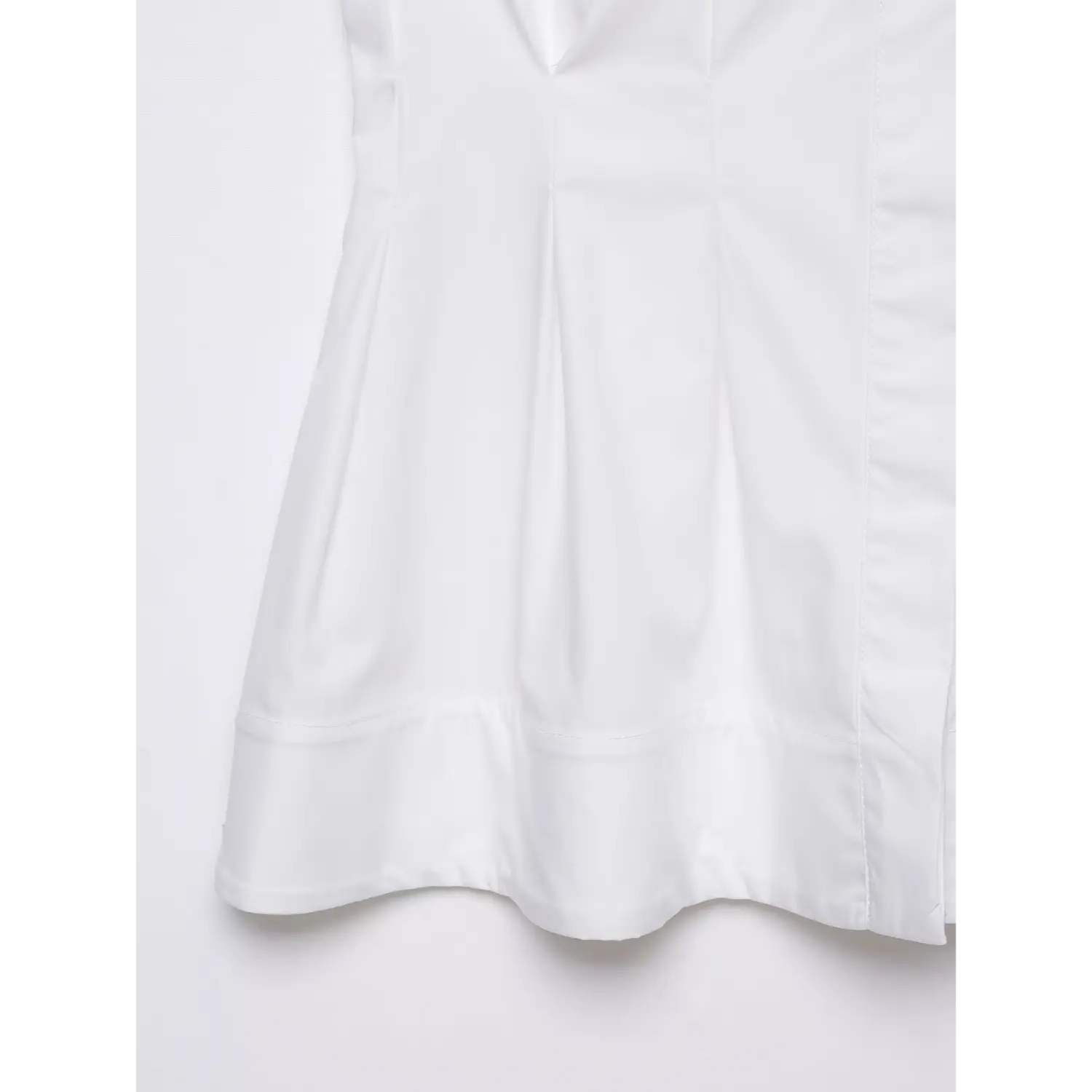 Hem and waist peplum detail close-up of white sleeveless collared shirt